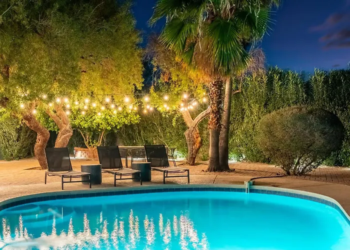 Pickle & Putt Retreat Pool Pickleball Putt Grn Holiday home